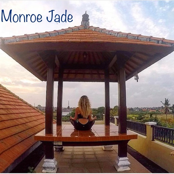 Meet your Posher, Monroe Jade - Picture 6 of 8